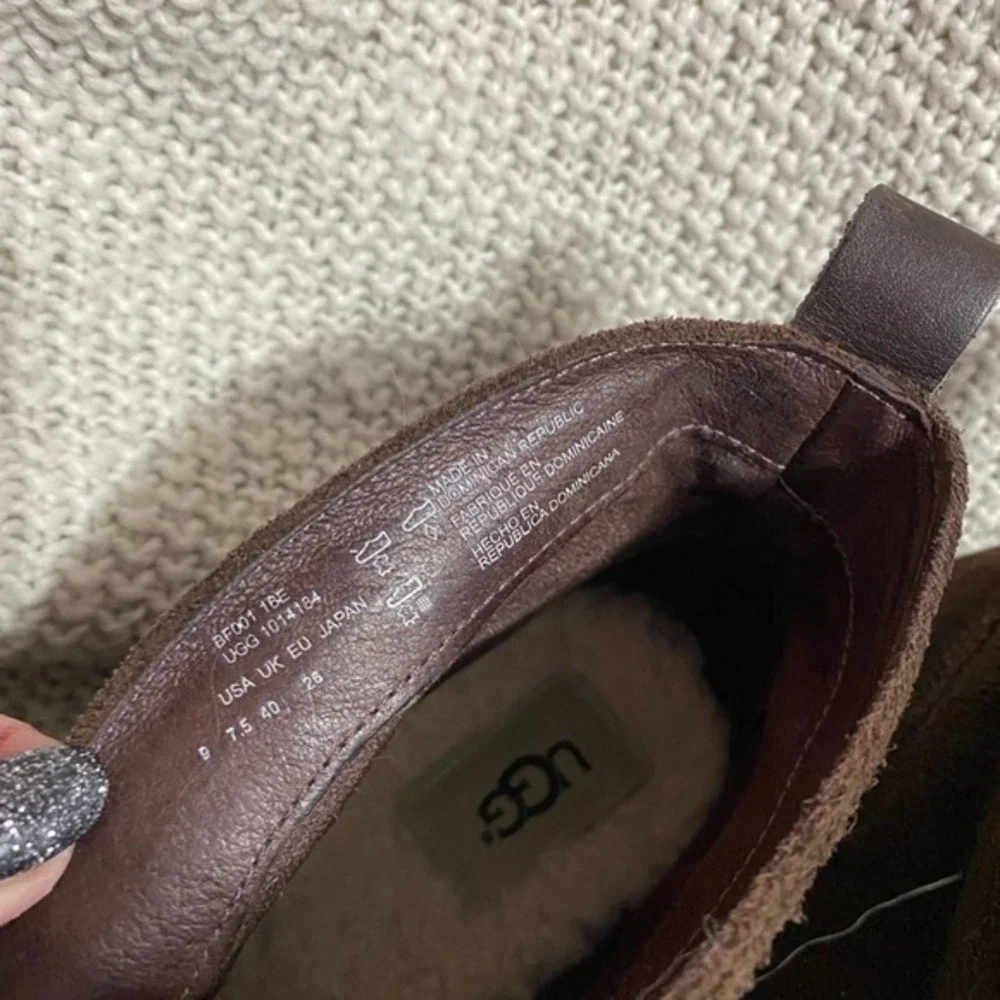 UGG gorgeous barely